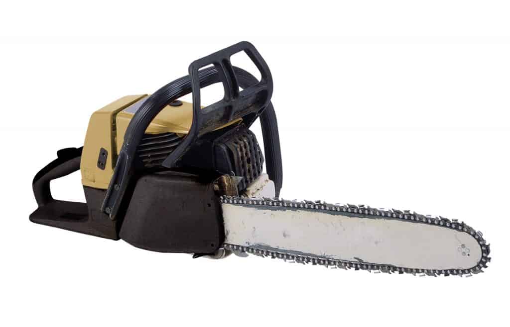 How to Replace a Chainsaw Chain 4 How to Replace a Chainsaw Chain Worn down chainsaw chain in need of replacement