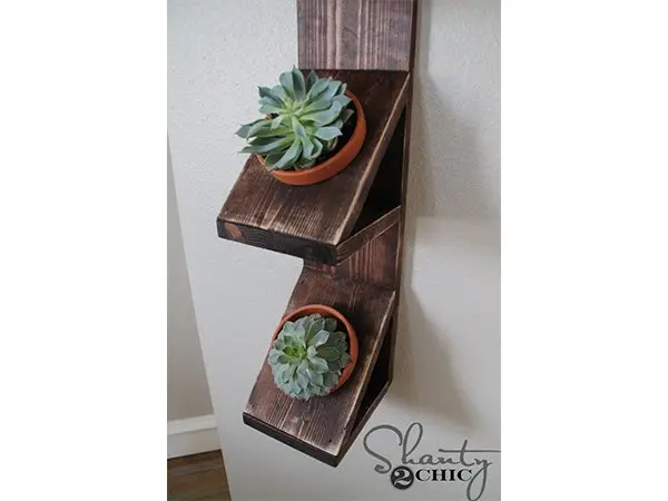 Wall-Planter-With-Succulents