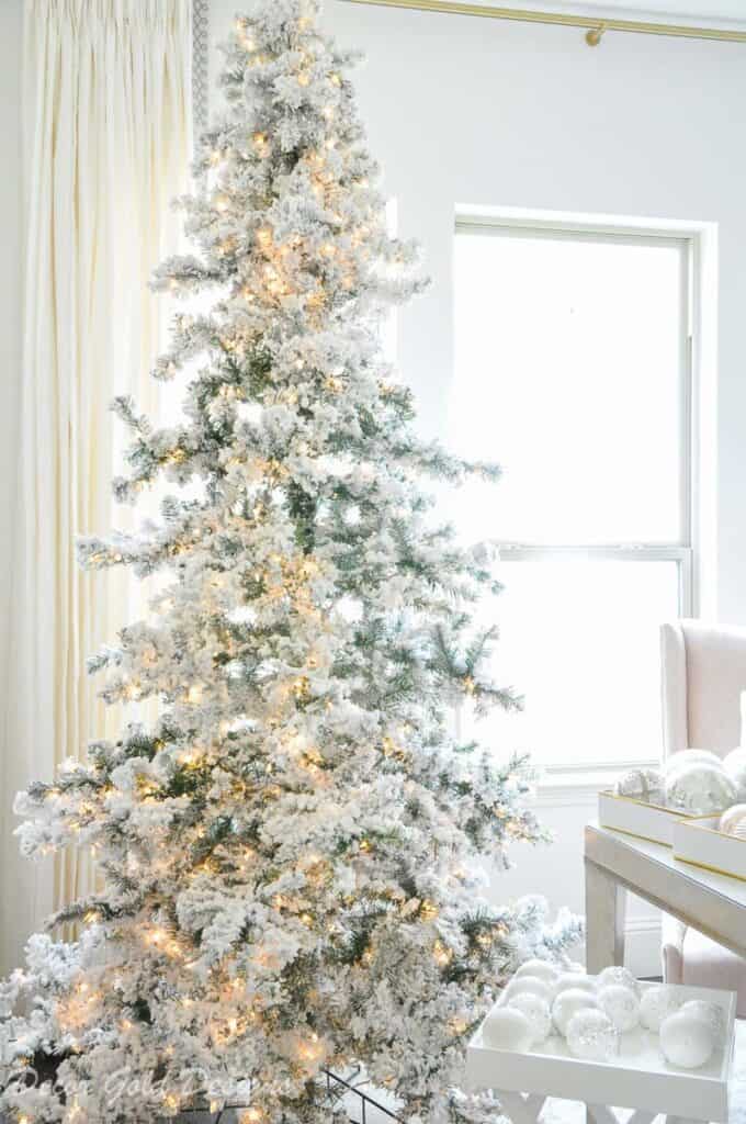 The Snowy Christmas Tree