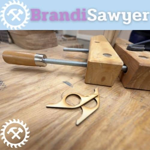 what does a handscrew clamp look like?